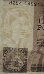 UK10Poundsw